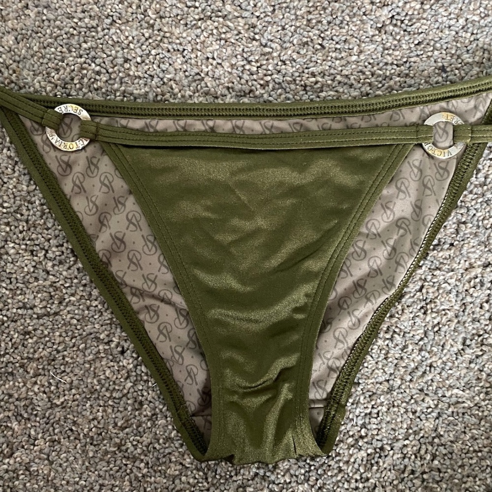 ⭐️ Olive green VS bikini bottom